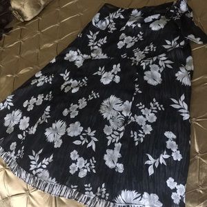 WHBM flower skirt new.
